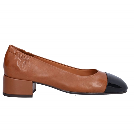 Billi Bi A7441 Pumps, Black Patent/Cognac Nappa